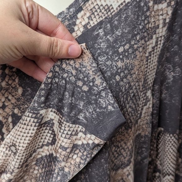 Basler Black Label Snake Print Stretch Top Sz 44/ US 16 - Picture 6 of 11